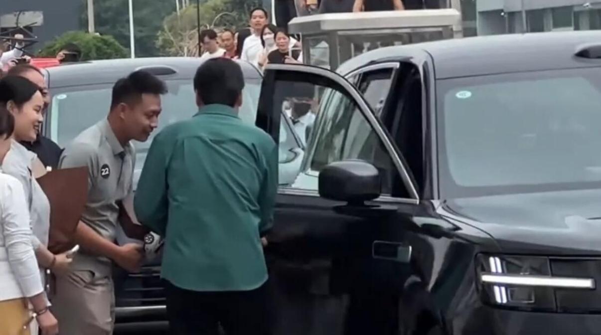 雷军直播回应澎程试驾“首撞”：车主第二天就锁单了

9月8日，一段小米澎程试驾车