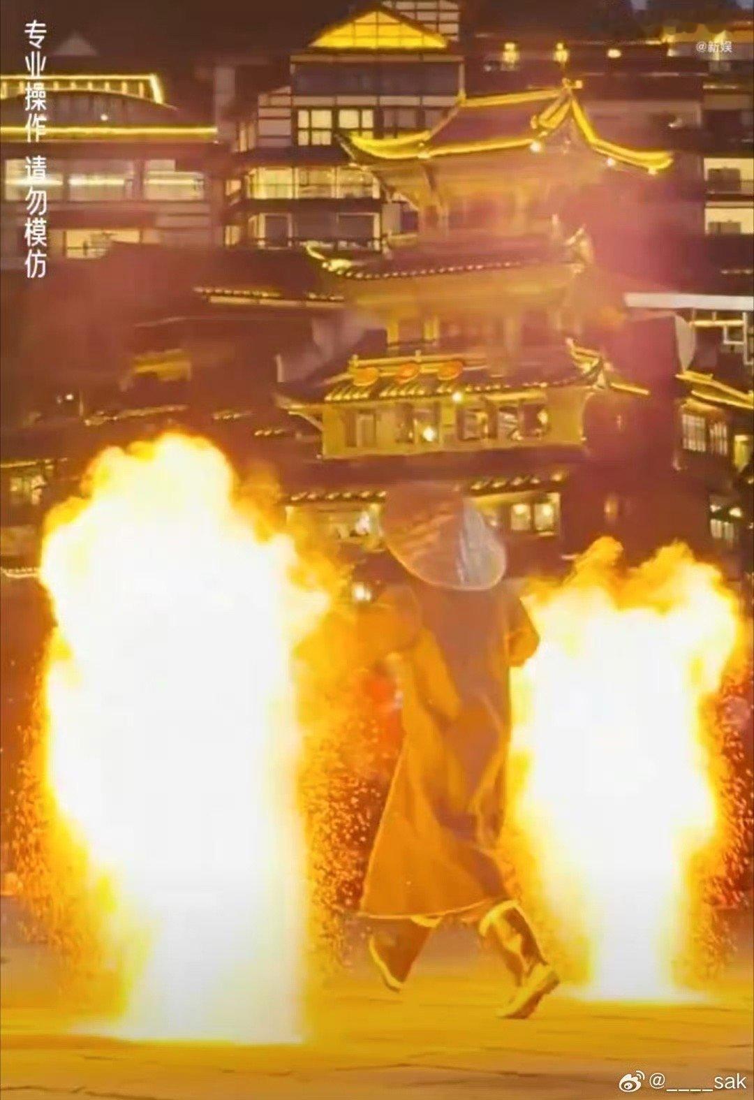 刘奕君非遗火壶表演好震撼 在《非来不可》中，刘奕君不仅是一位嘉宾，更成为了非遗文