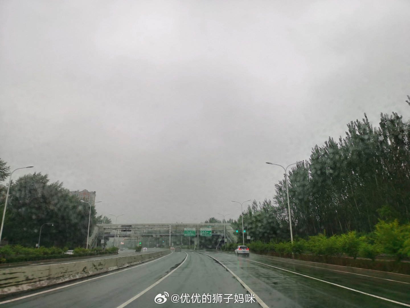 早安，又是一个阴雨天，出来的早，路上车不多，希望今天顺风顺水，事事顺利！我的日常