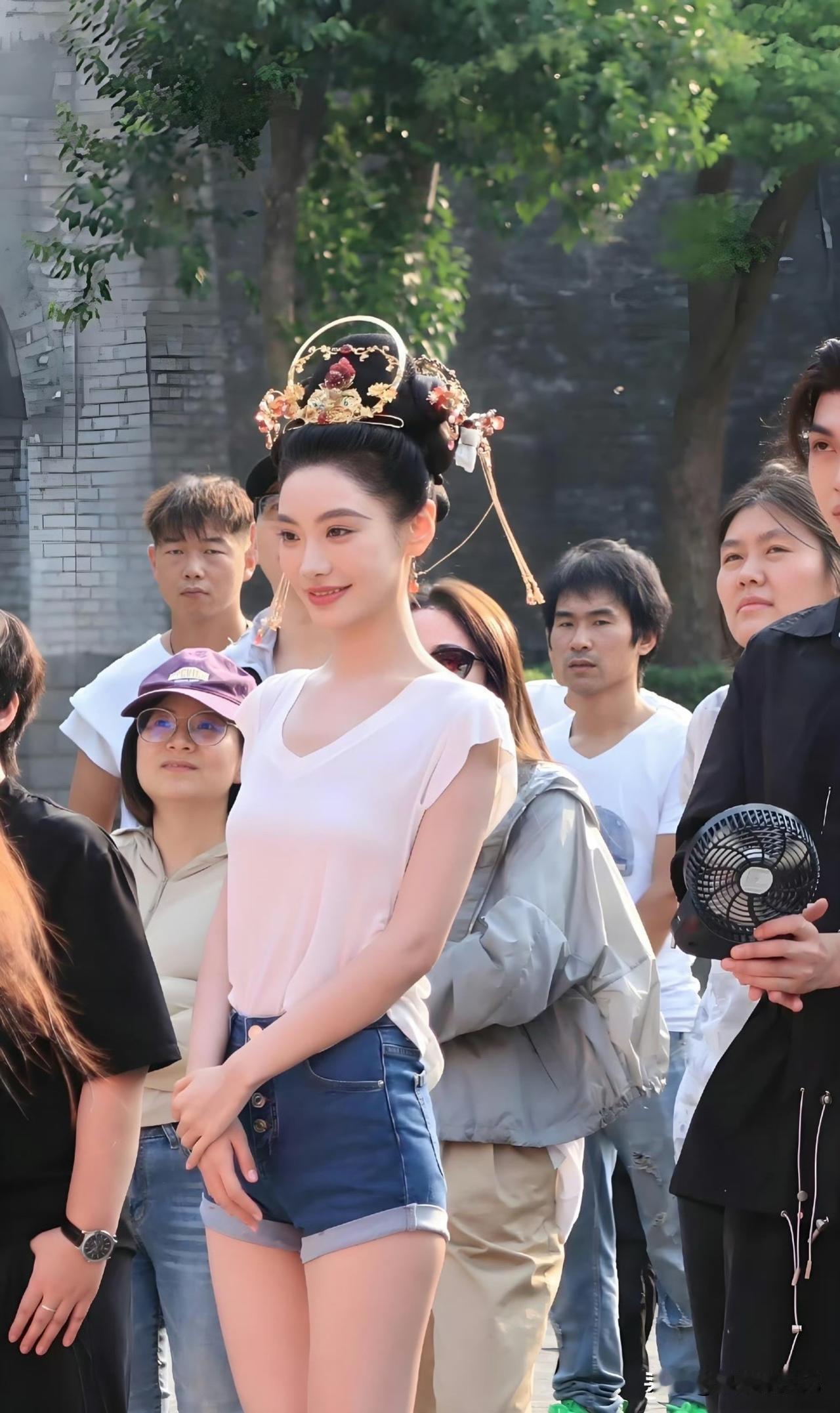 创作打卡赢现金王影璐是国内新生代演员，戏路十分多元，古装、现实、奇幻题材都有涉猎