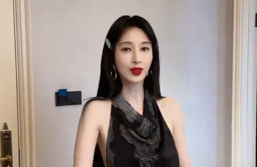 张俪的对手戏演员是黑蛇白蛇 哇塞，张俪这次的新戏对手戏演员太有看点了！居然是真实