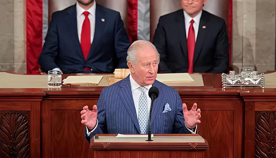 中国有句俗话叫做：打人不打脸，骂人不揭短。有人说英王在白宫讲的两个幽默笑话是对美