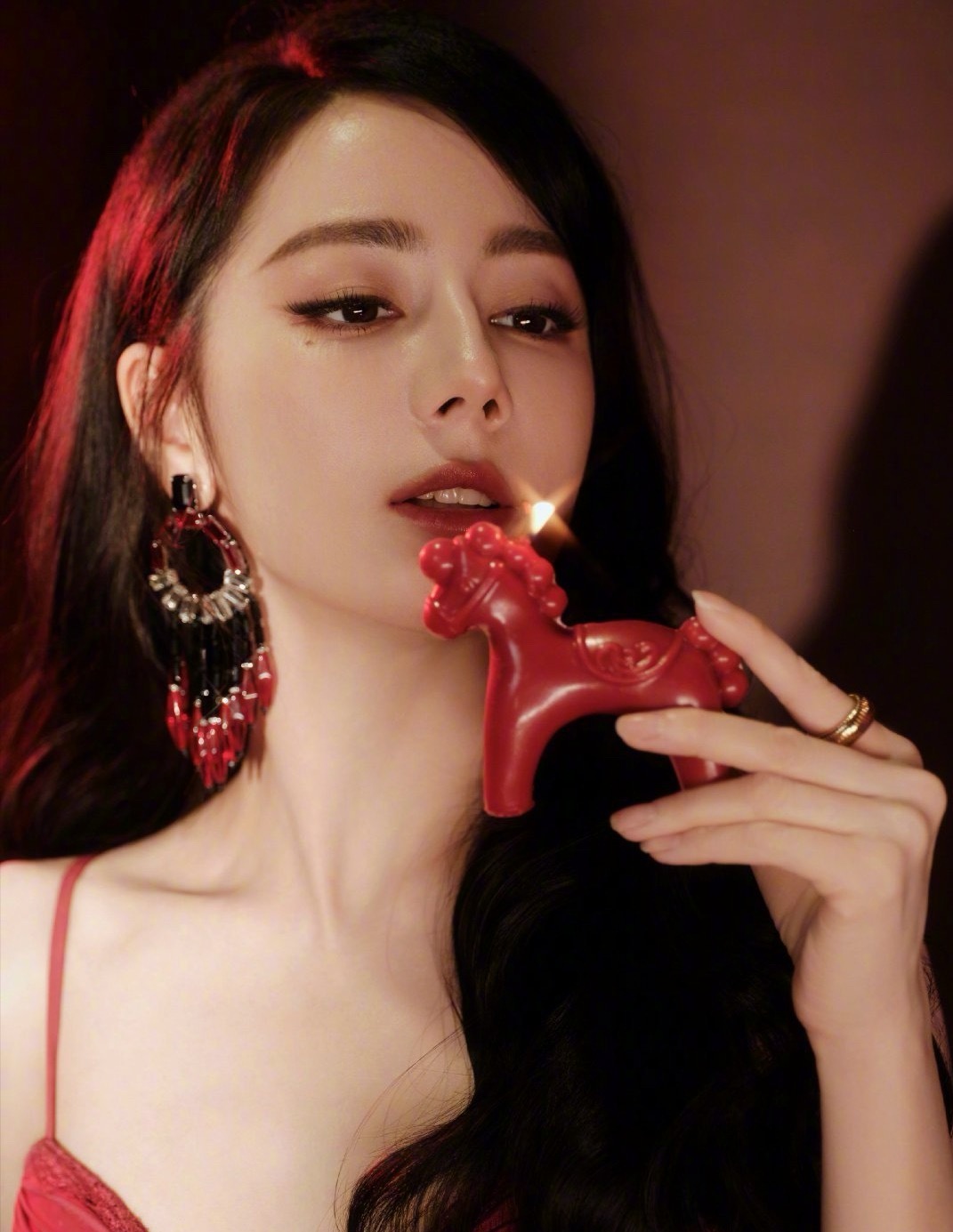 #晚安咪语##迪丽热巴包场支持张凌赫新剧#人美心善讲义气，谁不想拥有巴巴这么好的