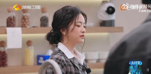 沈月想花200块请人帮忙带孩子亲爱的客栈沈月在客栈的表现太圈粉，面对带娃难题想花