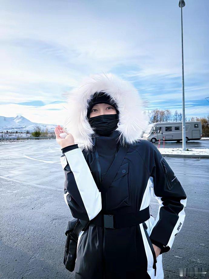 关晓彤挪威追极光 第一天就看见极光！上天都舍不得让晓彤失望...旅行照一出来就惊