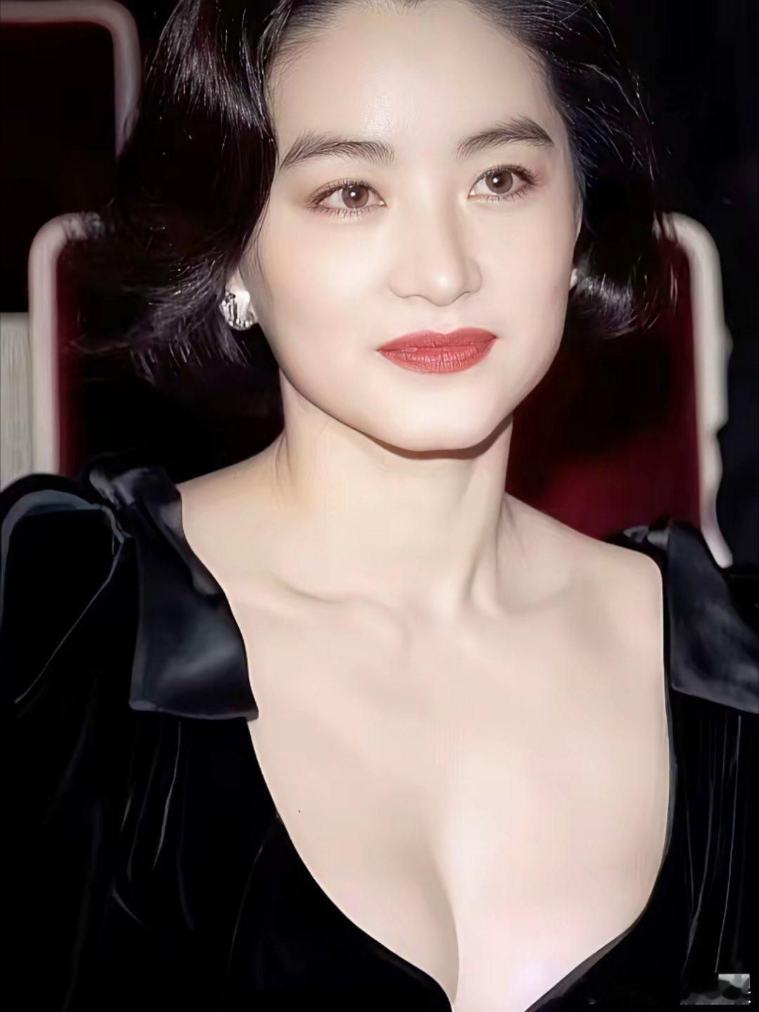 终于搞清楚，为啥有人get不到林青霞的美了，原因在于，很多人根本没见识过她颜值顶