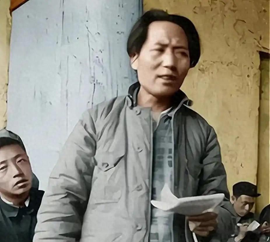 贺子珍晚年亲口回忆：长征还没开打，毛泽东的军事天赋早就压不住了
 
晚年贺子珍回