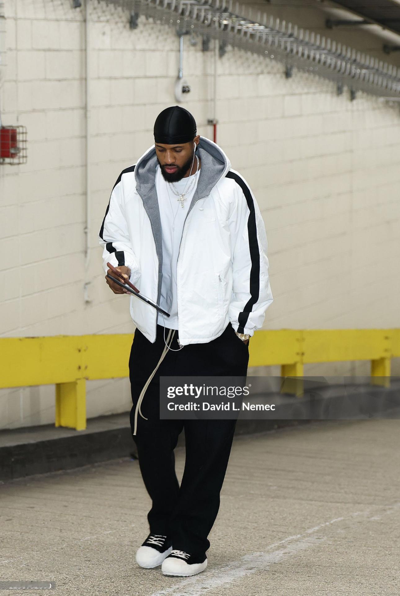 型男搭配！分享今日份赛前抵达客场球馆时的帅泡～费城76人篮球年末狂欢季PaulG