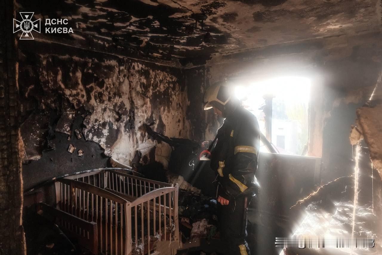 来自乌克兰愤怒的控诉：
前天，一枚俄罗斯兽人的导弹击中了一间有孩子的公寓。

欧