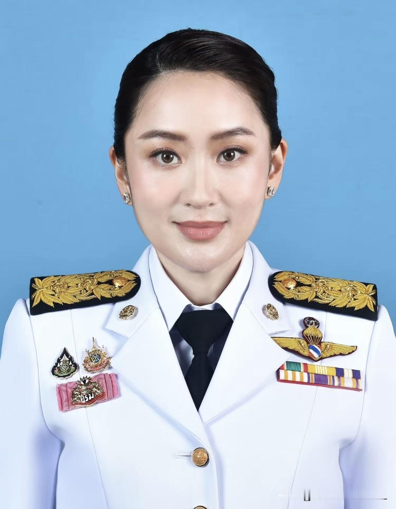 泰国这次是真被逼急眼了。
2026年5月5日内阁刚点头通过草案，张嘴就要借122