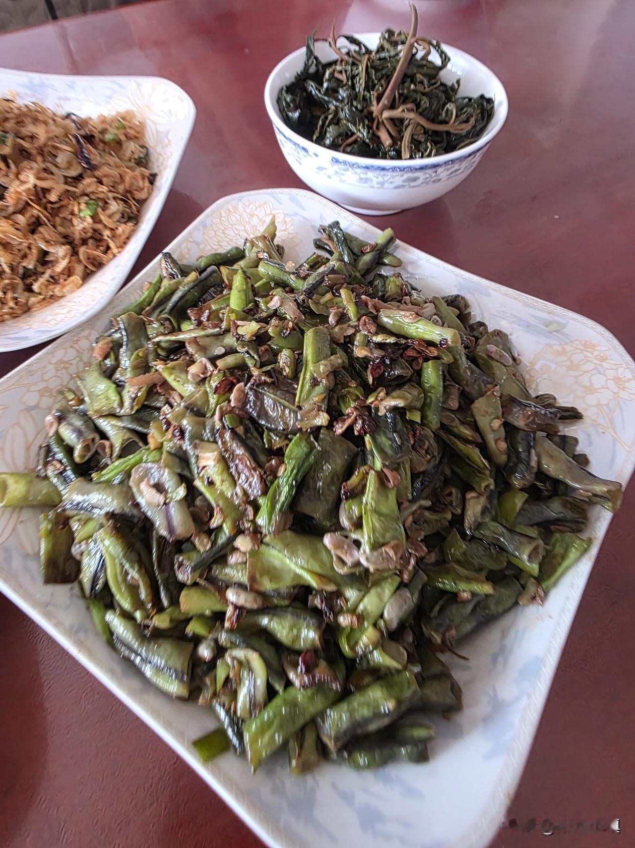 这么好的伙食，我不胖都没有天理……

每年夏天都不爱吃饭，所以每年夏天都要瘦几斤