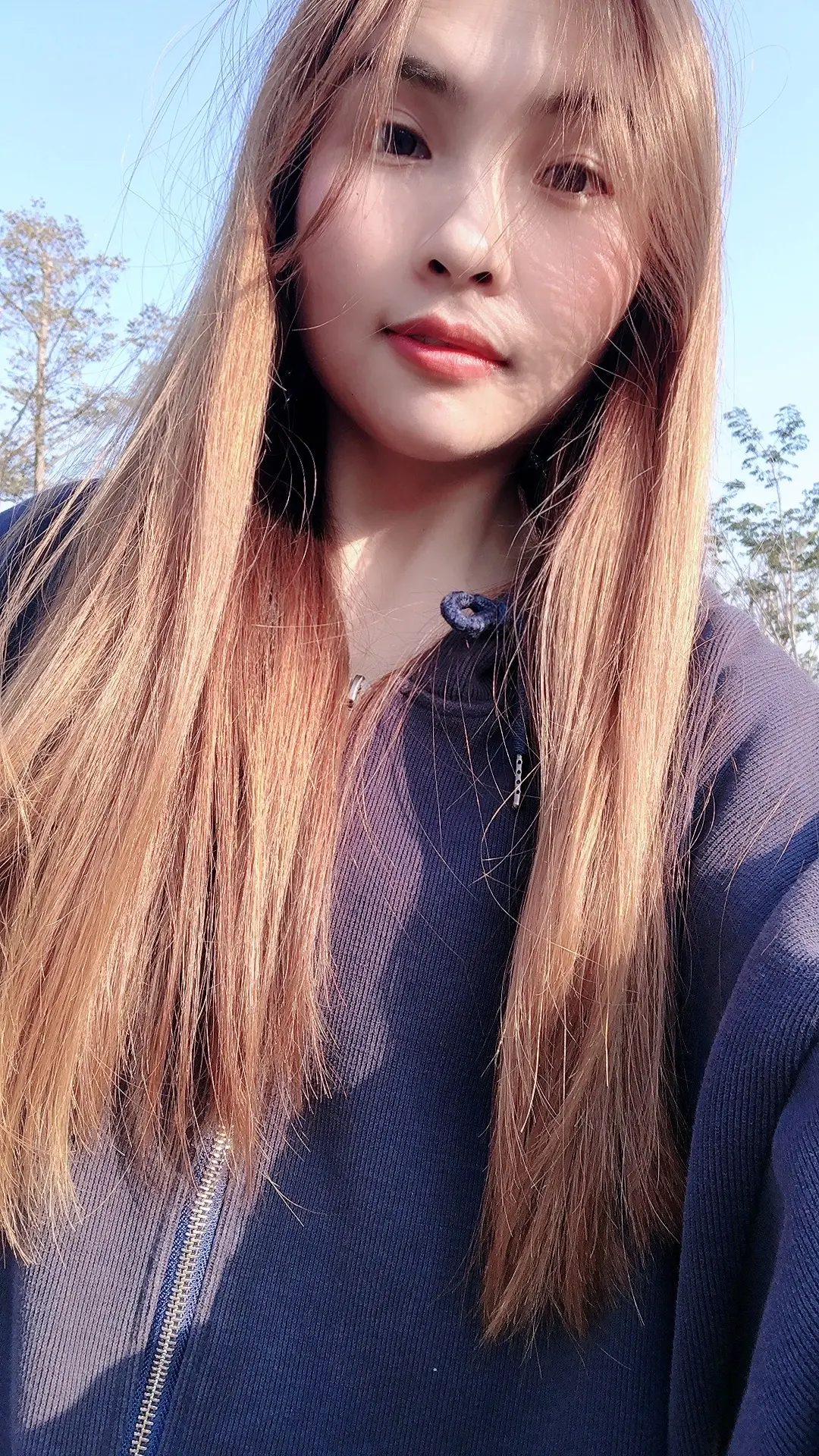 在这发霉的世界  想被阳光晒透.