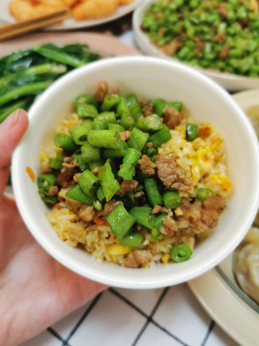 我真的是个做饭天才啊！这一碗炒饭香迷糊了