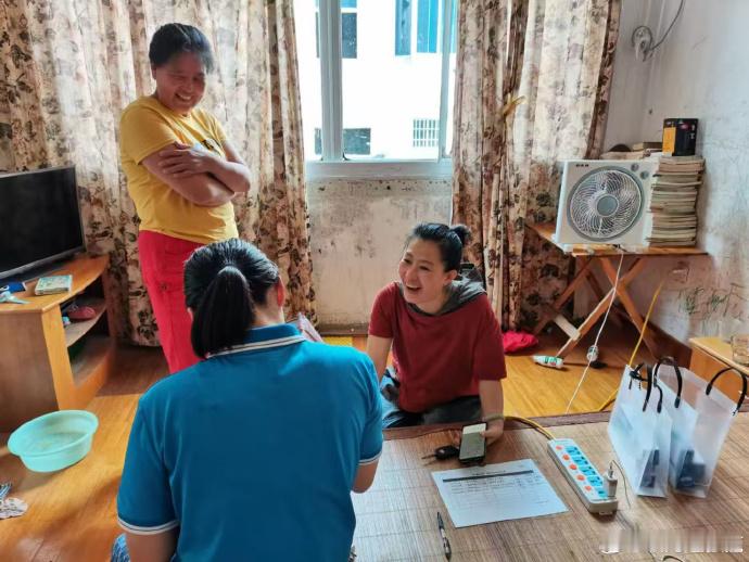 临海基层公益人十年的坚守与温情在临海，有这样一位基层公益人，一做就是整整十年。不