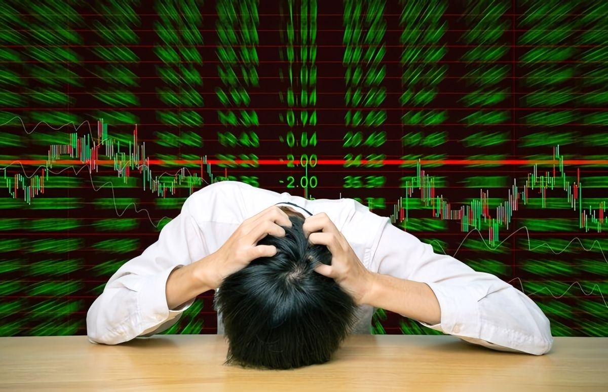 股市最隐蔽的潜规则：别碰穷人的观点，别动富人的利益
很多老股民炒了十几年，越亏越