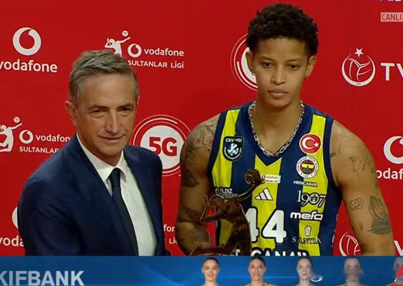 土超联赛最佳发球颁发给了巴尔加斯。女排 国际排坛动态