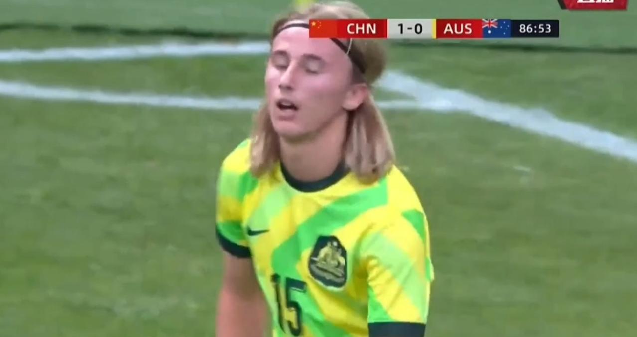 澳大利亚U19勺子点球搞砸了，勺子点球速度太慢，被中国守门员扑出了，澳大利亚队失