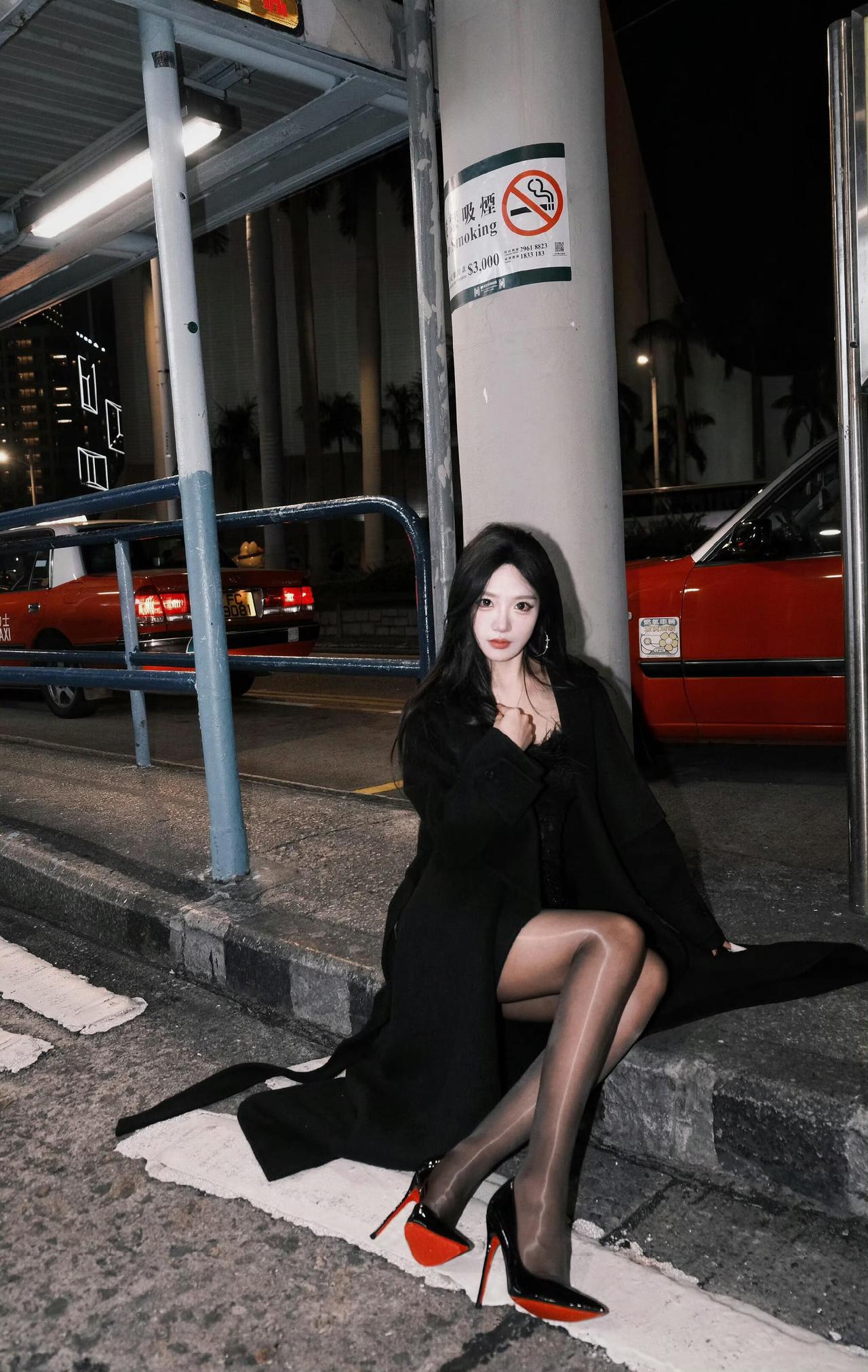 红底高跟鞋给的感觉 ​​​