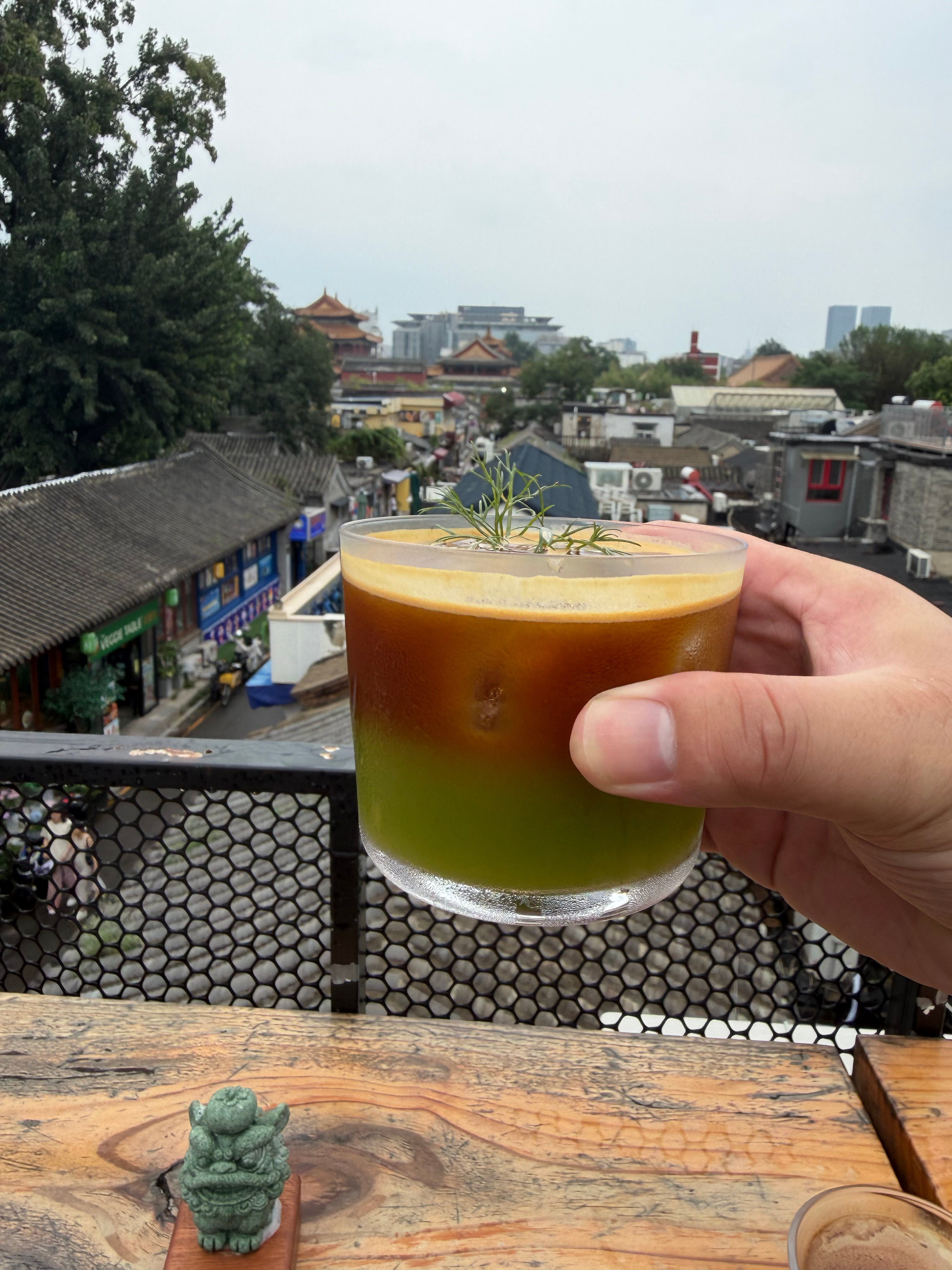 林sir带着上福顶COFFEE ☕️味道一般，但是风景不错 北京·五道营胡同