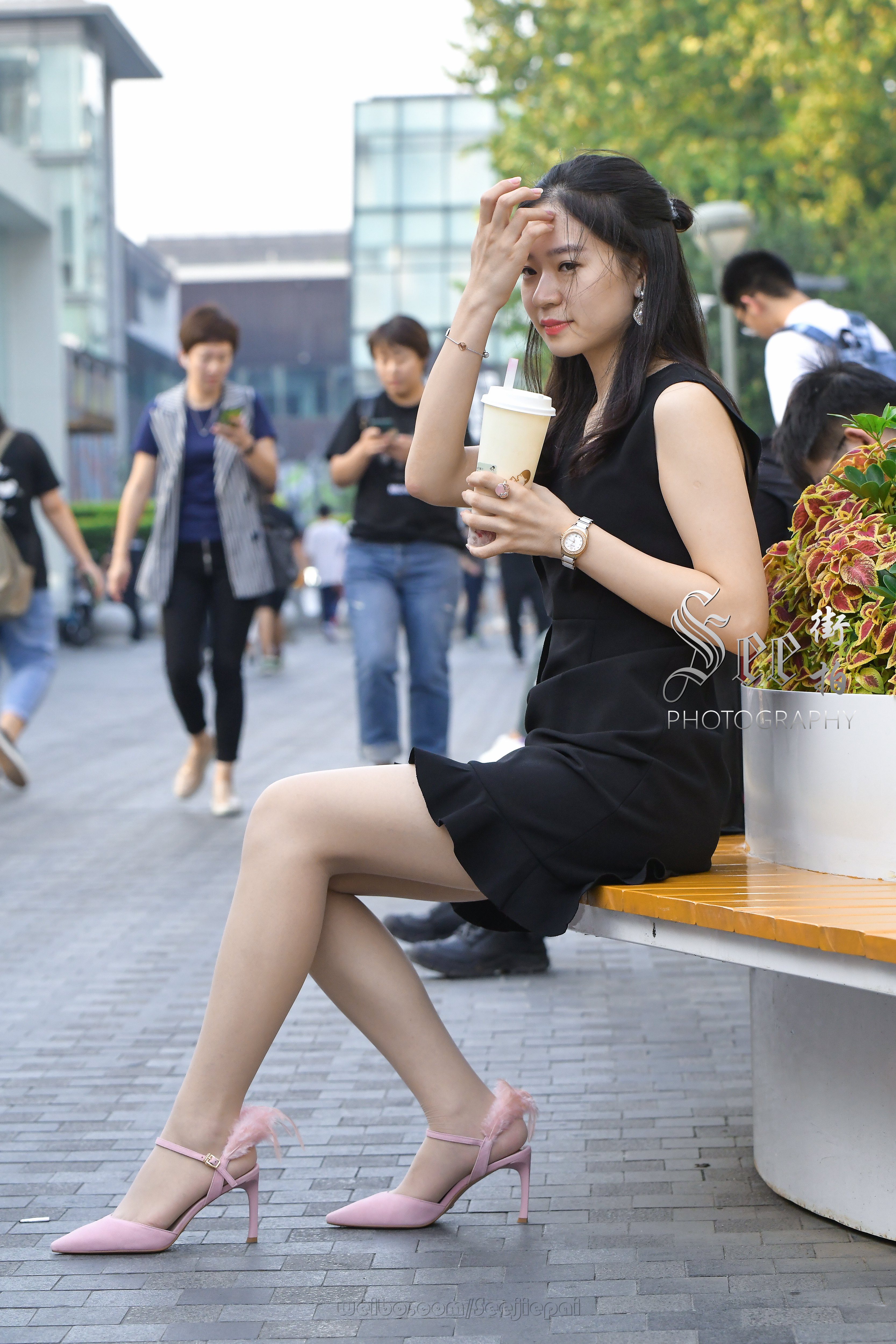 黑色连衣裙，温婉气质~~ ​​​