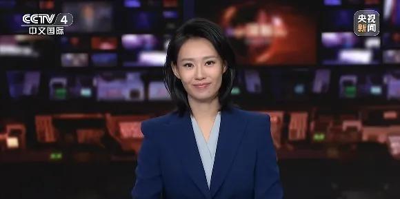 央视CCTV4上新两位新主播孙亚鹏、李秋莹，打破了大家默认“央视主播必出身顶尖名