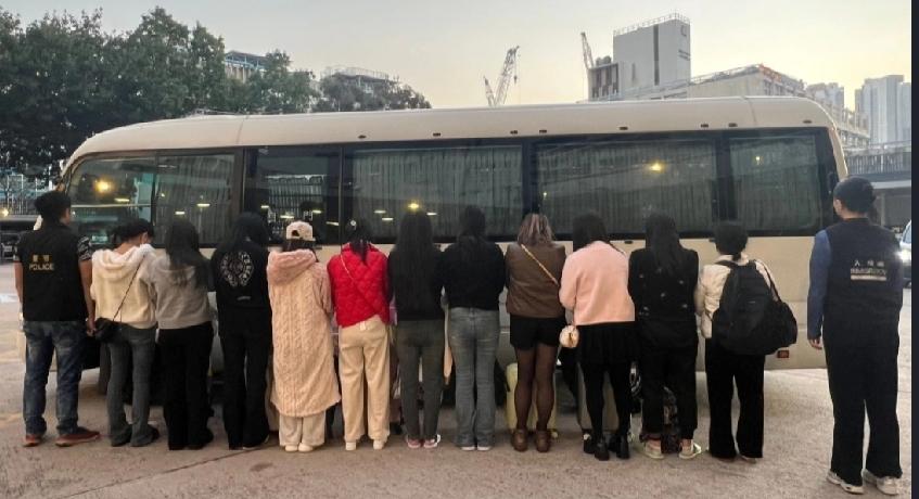 ＃香港扫黄＃元朗警區特別職務隊联合入境事務處人員，昨日（4日）在区内开展代号「火