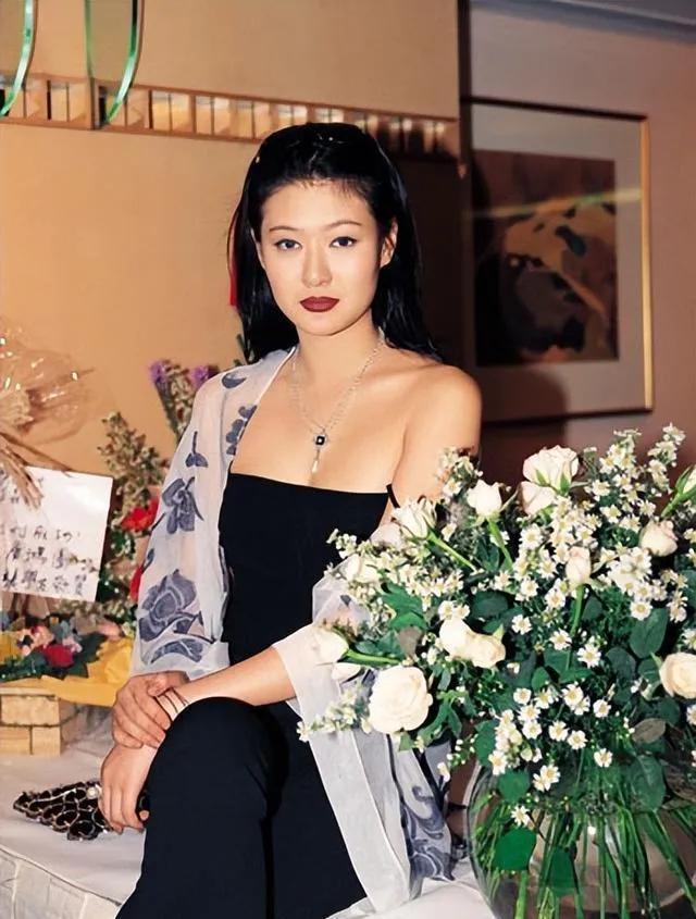 这颜值这身材，放现在也是顶流！可惜太早香消玉焚了。
明星 爆料 娱乐八卦
