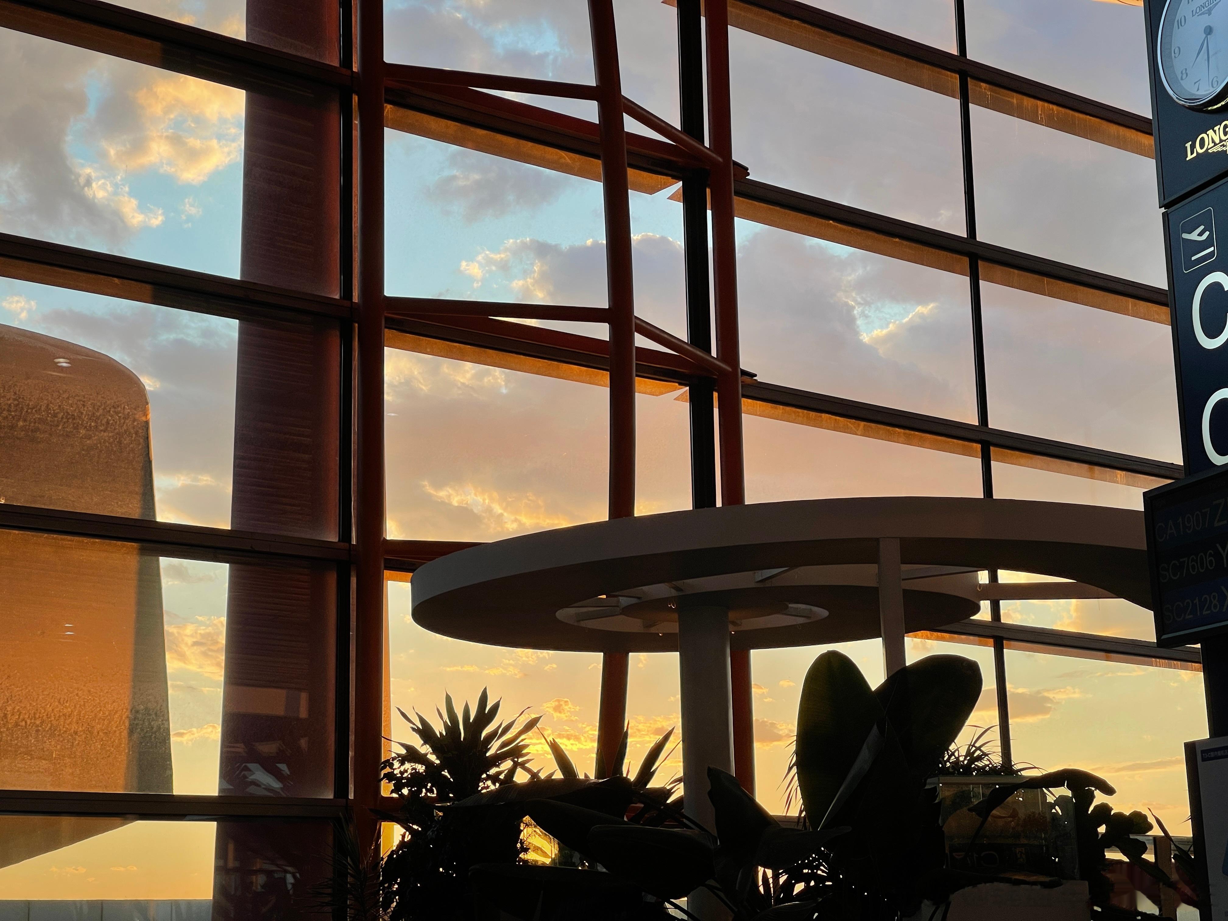 今天好美啊！我喜欢机场！ ​​​