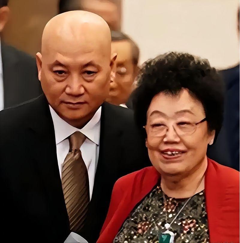 “一开始，我不想娶陈丽华。”迟重瑞表示：“实际上，我曾多次拒绝过她，然而，198