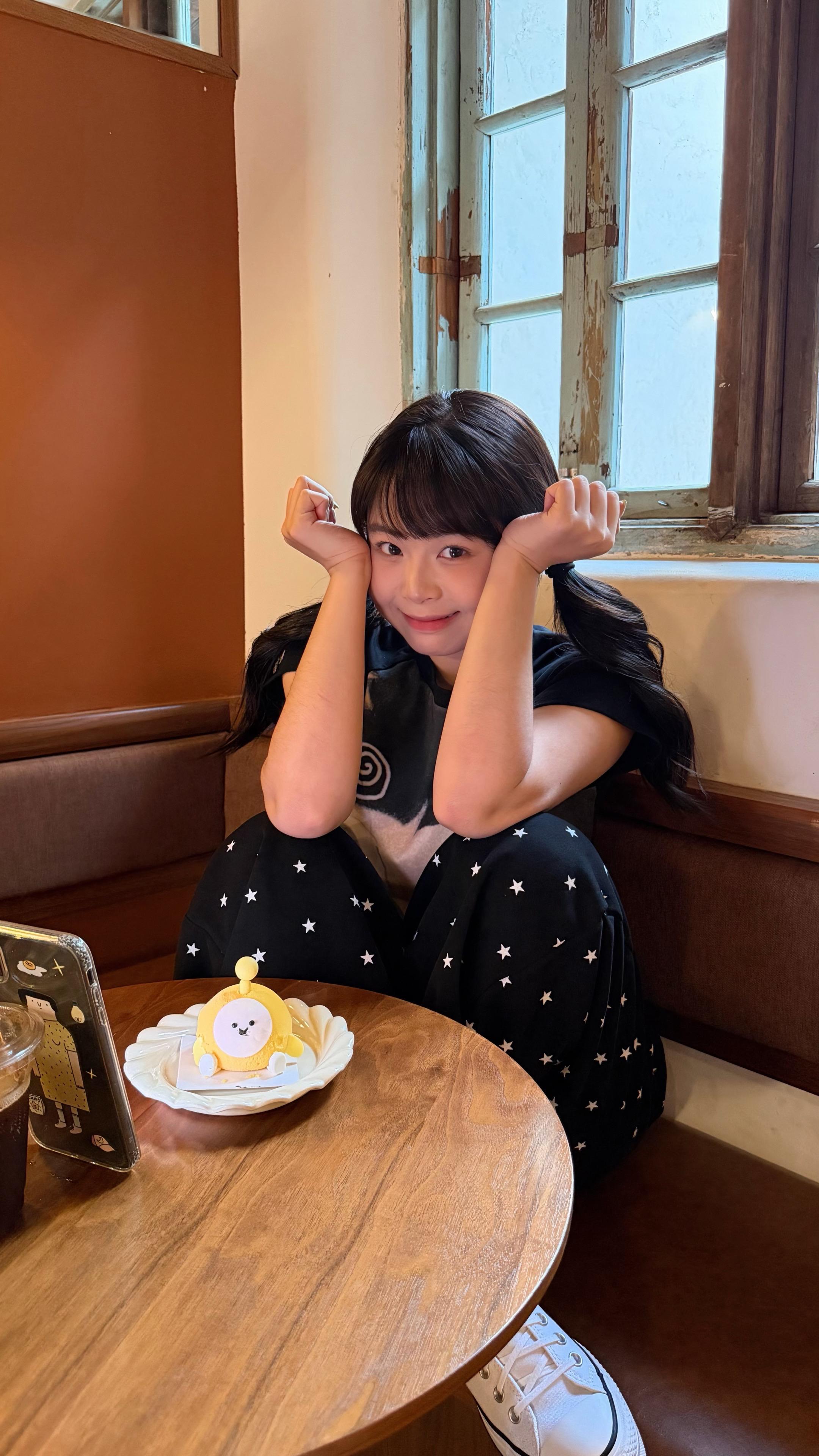 吃小蛋糕🧁。