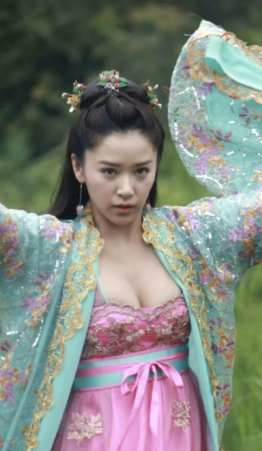 古代人这么开放吗？阚清子古装好暴露～[傻眼] ​​​