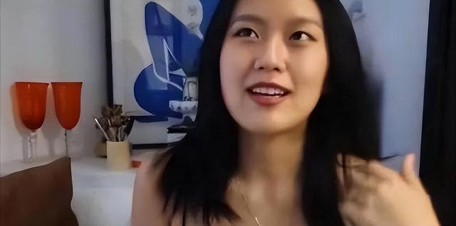 山东姑娘苏一格：不用卫生巾，不买纸巾，八年只穿二手衣服 
 
一个年轻姑娘，明明