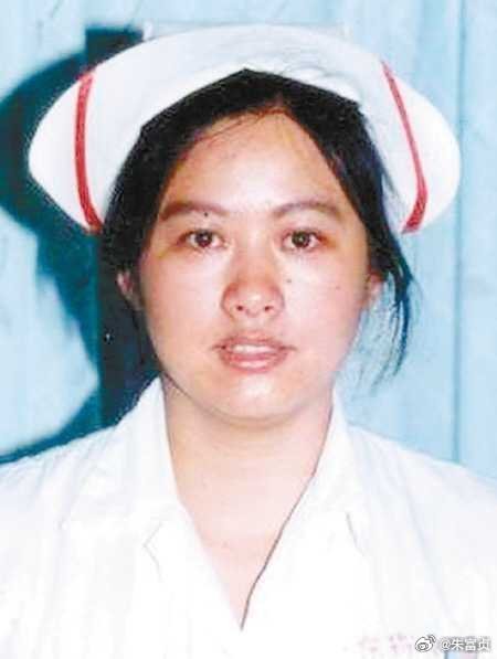 我们深切缅怀中国共产党优秀党员，抗击非典英雄模范，白求恩奖章获得者，南丁格尔奖章