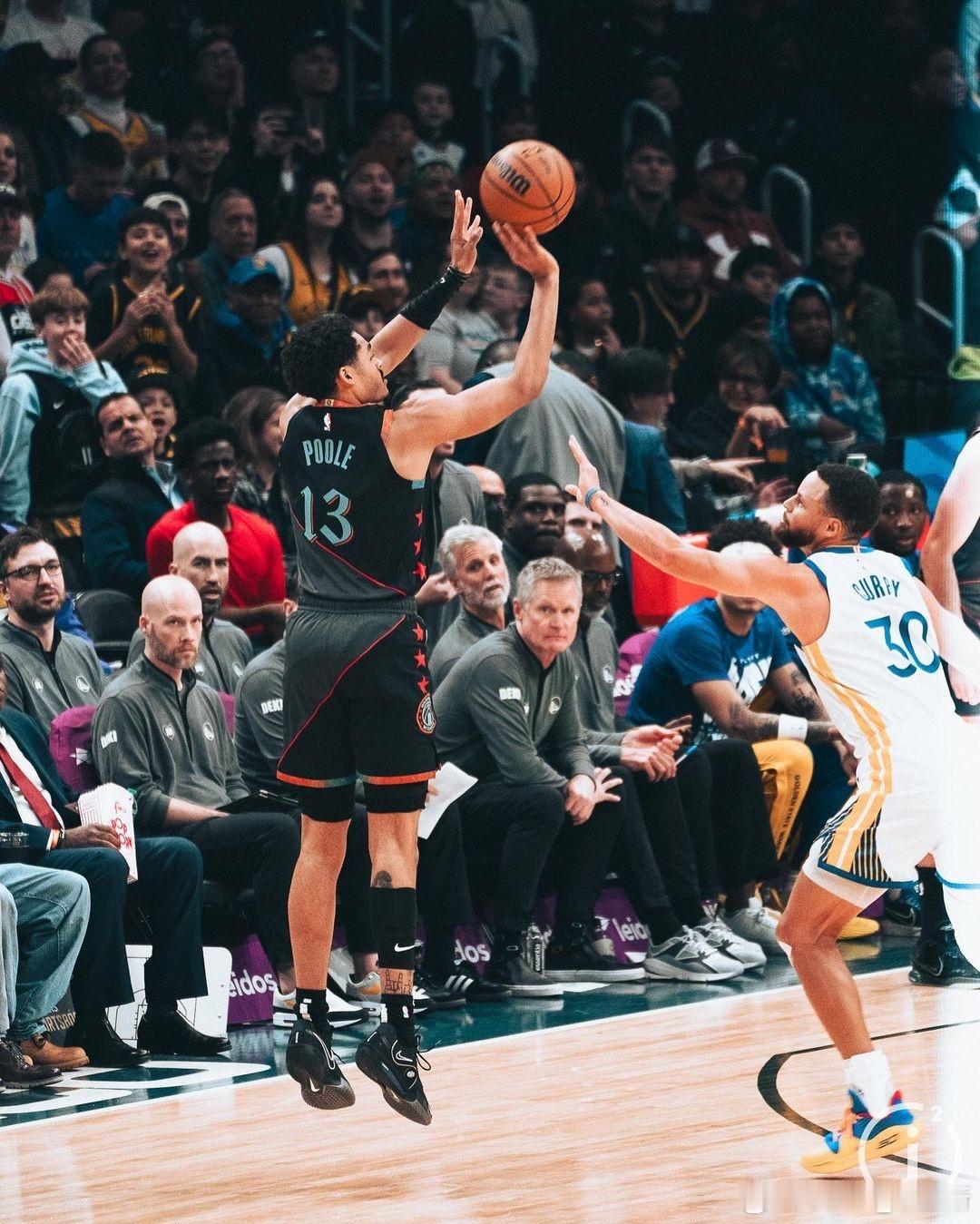 老友见面1.0[照相机][照相机]#金州勇士[超话]##勇士vs奇才# ​​​