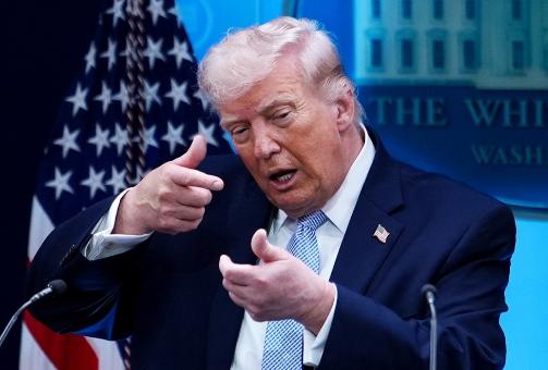 特朗普谈到中国。
外媒报道，北京时间6时30分左右，美国总统特朗普在社交平台宣布