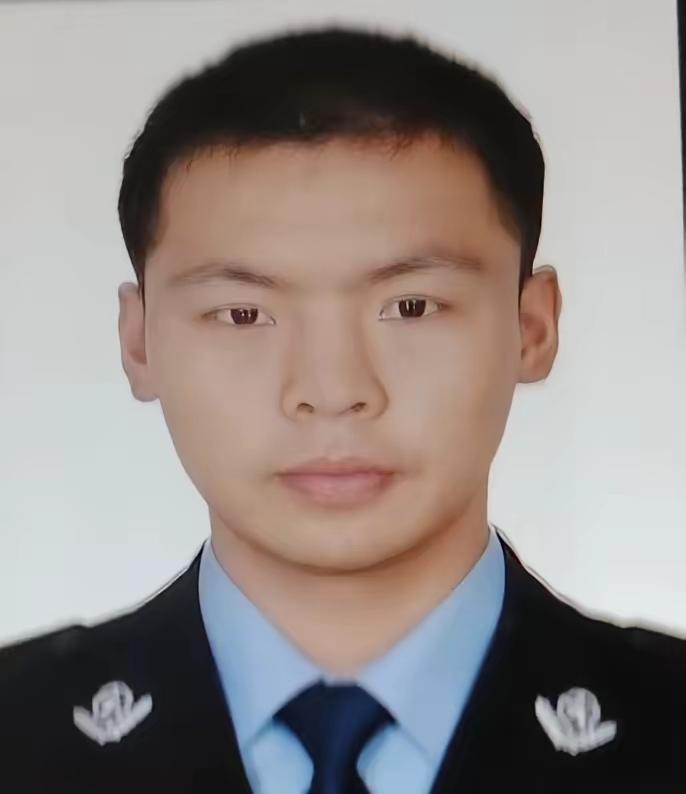 张运，湖南人，云南芒市刑侦民警，2013年5月11日，他加班50小时后下班途中盘