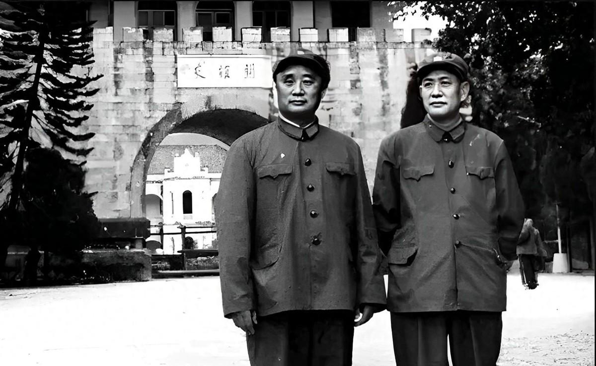 他带领部队擒获千余越军俘虏，上级命令全部释放，可他宁愿被撤职也绝不松口放人！
1