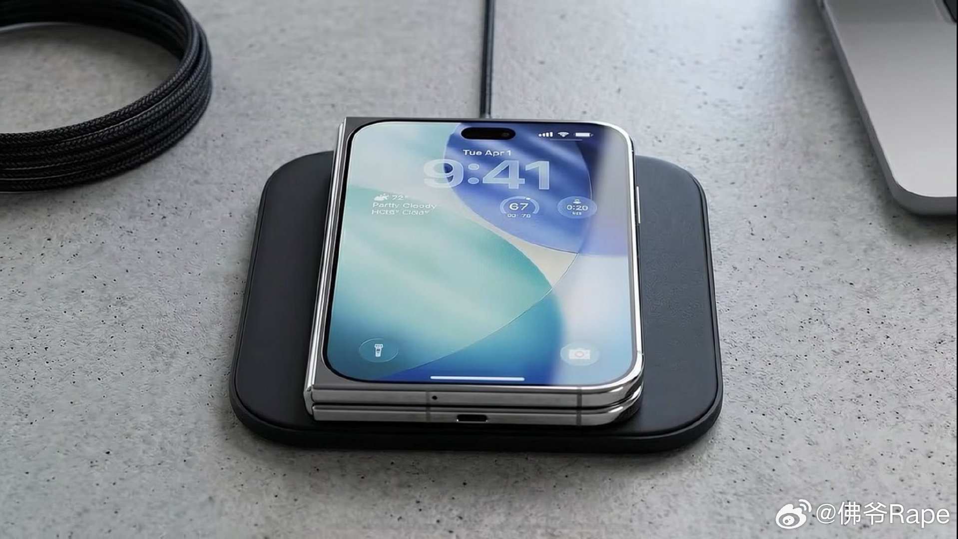 iPhoneFold再曝渲染图机身矮胖像护照，钛合金、液态金属铰链、2nm A2