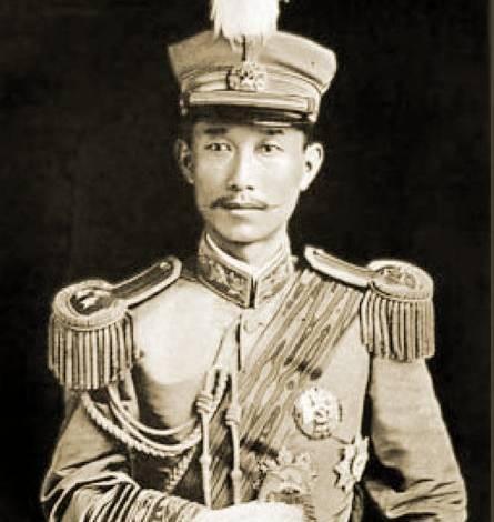 34岁,他就死了。可就是这34年,他打赢了一场几乎没人看好的仗,逼得一个要当皇帝