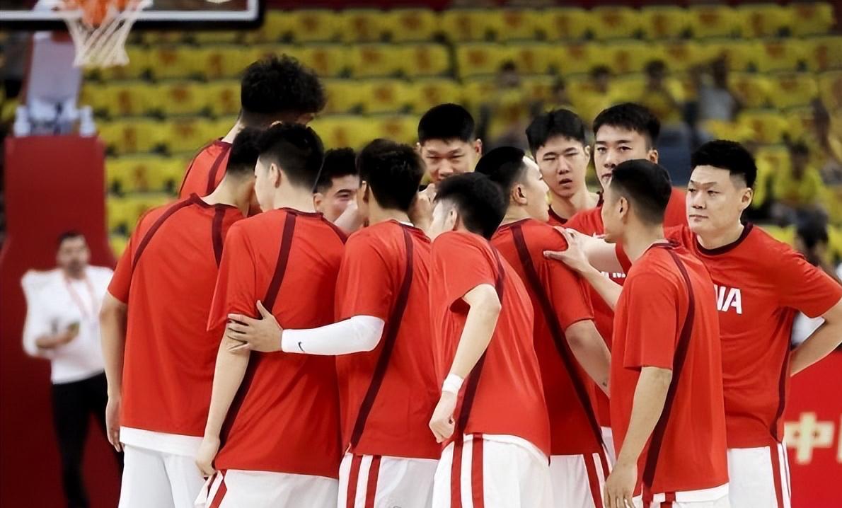 中国男篮为什么要带14个球员去沙特？

因为，我们的人员变数还很大。最大的变数是