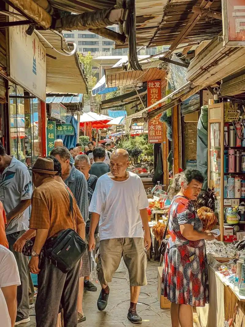 新年生活，那仪式感简直拉满！年前三天，全家就像“保洁战士”。老婆是总指挥，老妈是