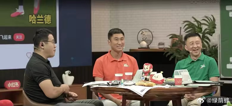 7月22日讯 在世界杯结束后，中国裁判马宁在近日做客央视一档节目时，被主持人白岩