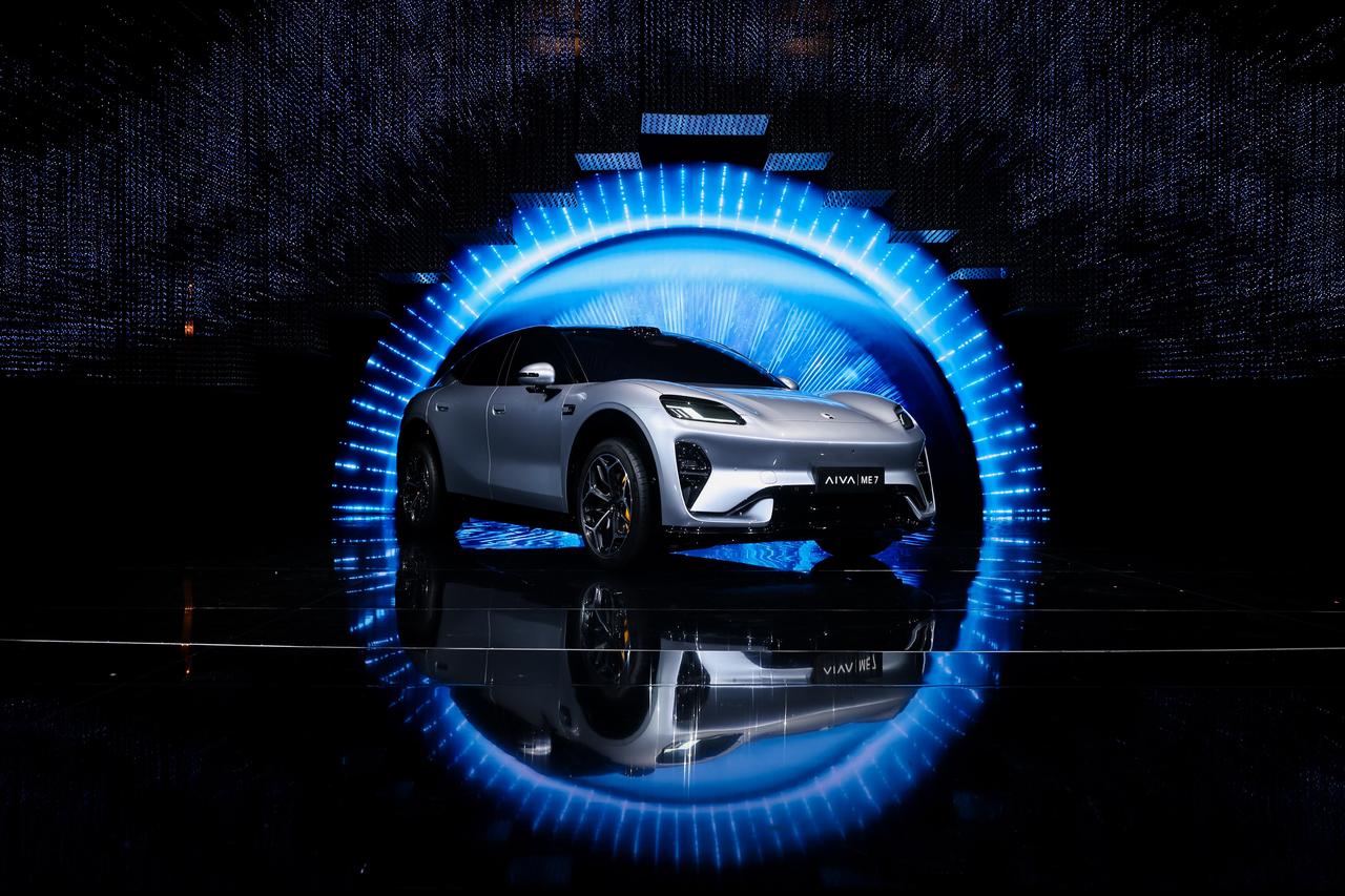 从品牌全球首发，到首款量产车型AIVA ME7亮相巴黎时装周，AIVA“AI定义