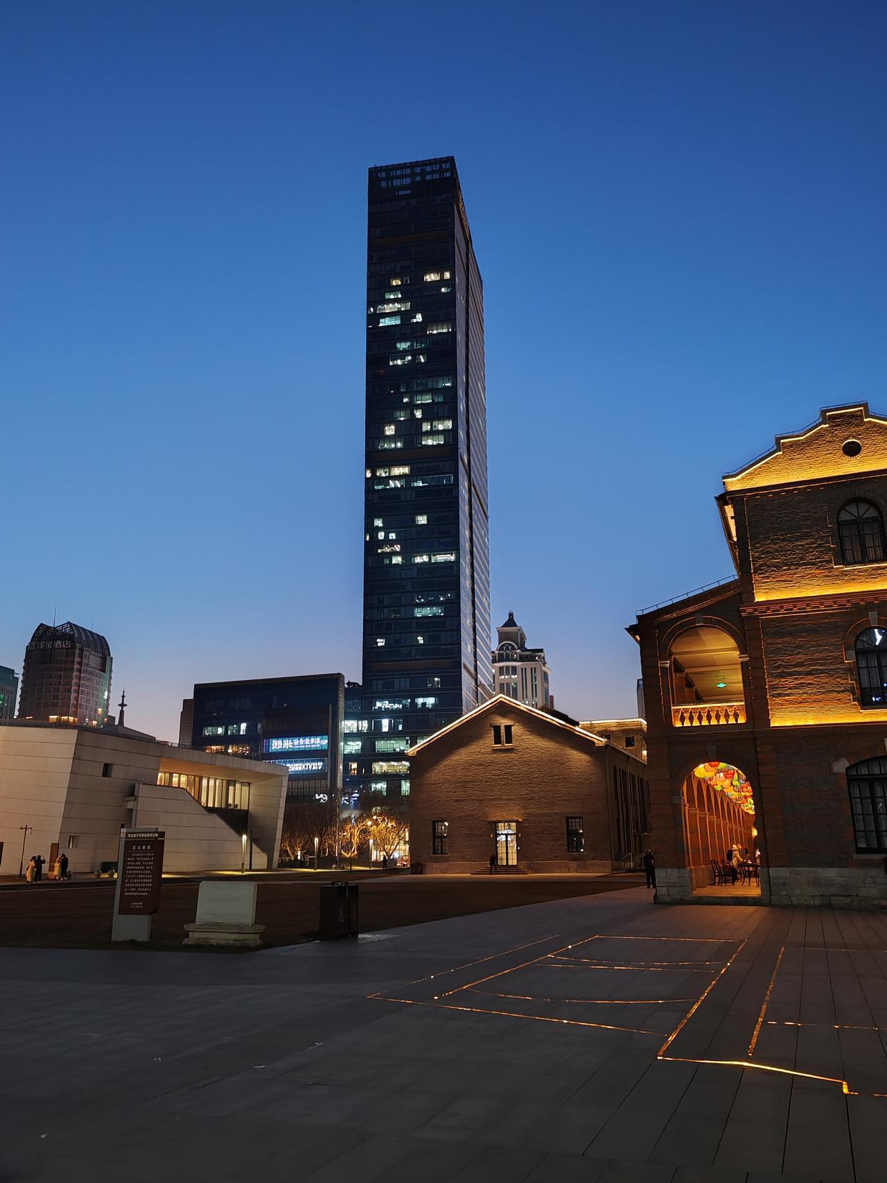 所谓“拍”不过是个噱头，旨在向人们推销这类商品。通常都是自己喊着让人拍，自己再去