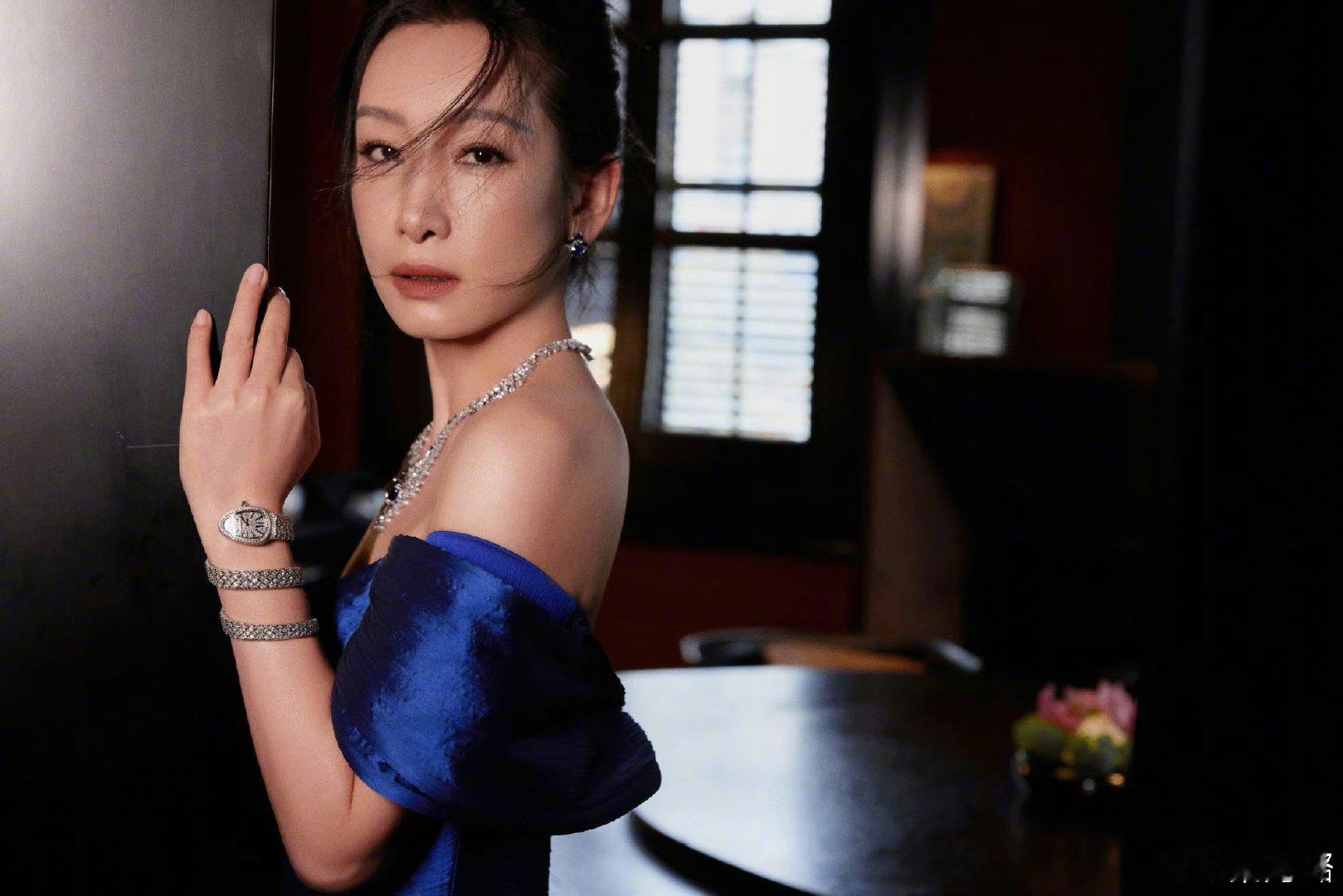 #秦海璐胖得起也瘦得下# 秦海璐以胖瘦为旋律，奏响人生的华丽乐章。 ​​​