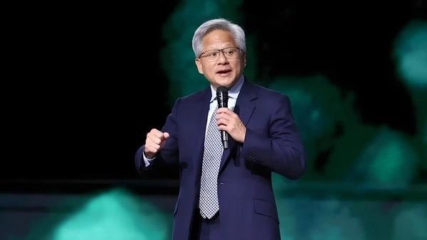 在CES演讲中，英伟达CEO黄仁勋指出，模型规模年增10倍，Test-Time 