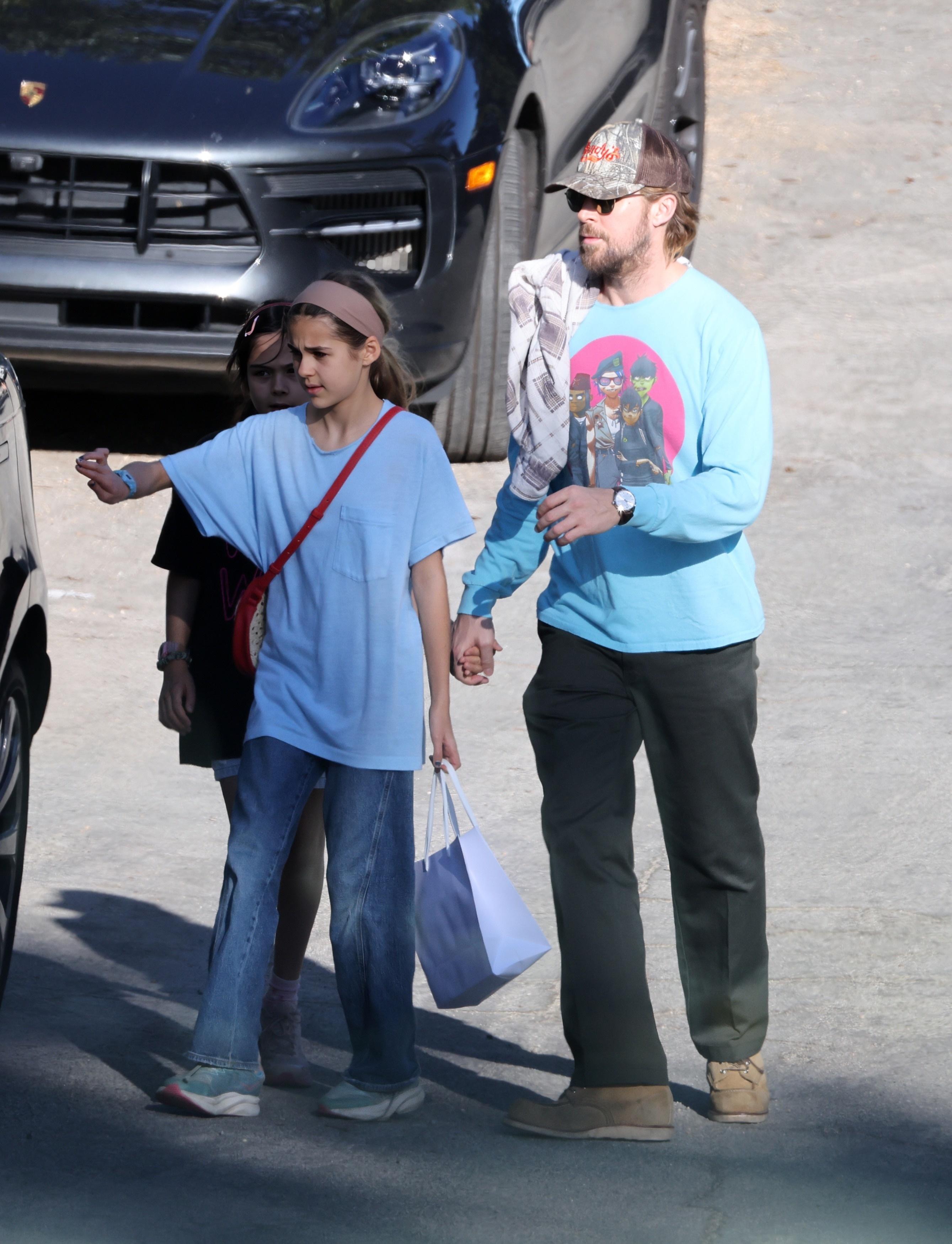 高司令穿正版Gorillaz周边衣服 《挽救计划》Ryan Gosling 周末