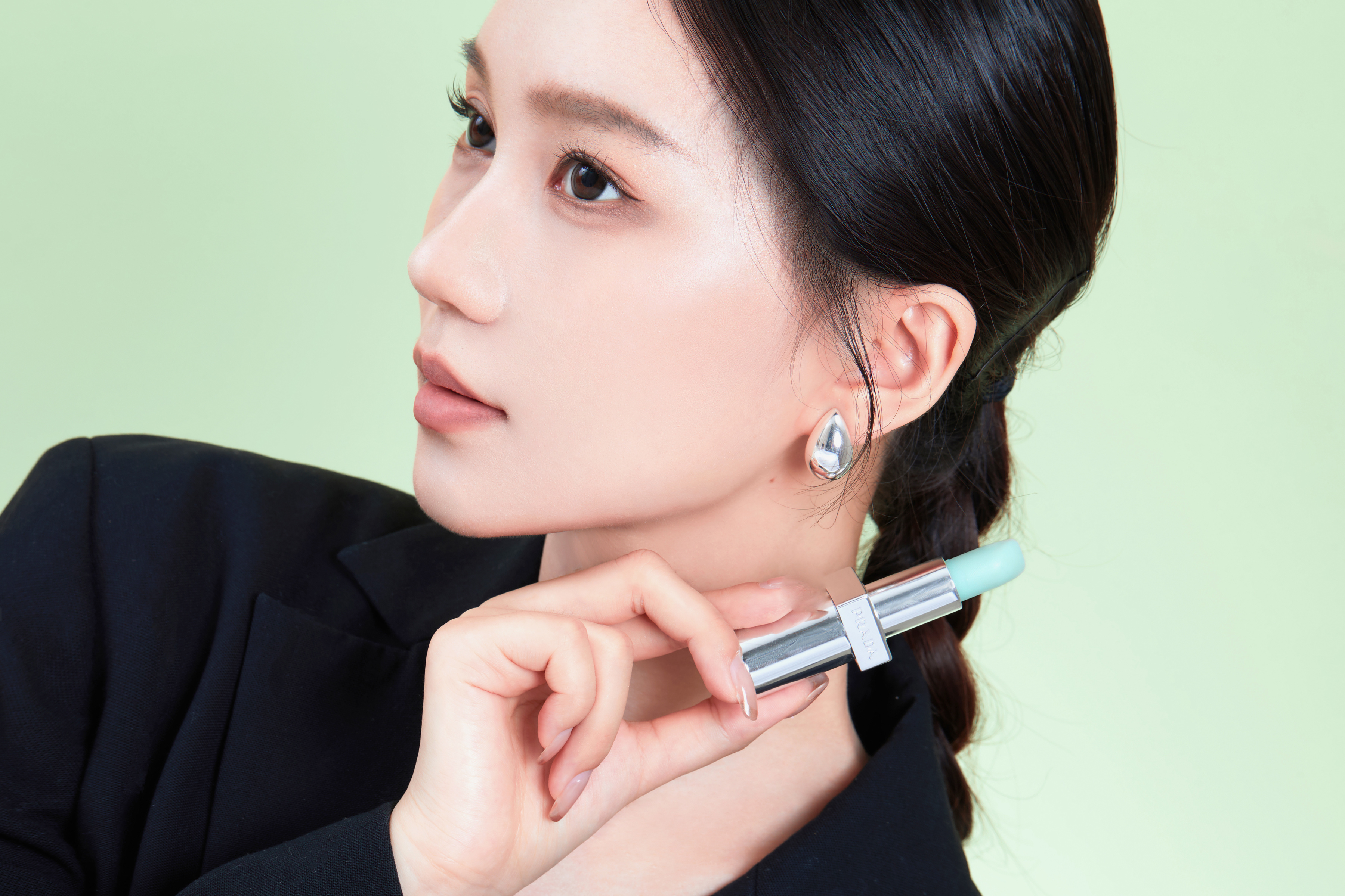 恋夏一族真的很难拒绝PRADA的rethinking beauty思辨美学！作为