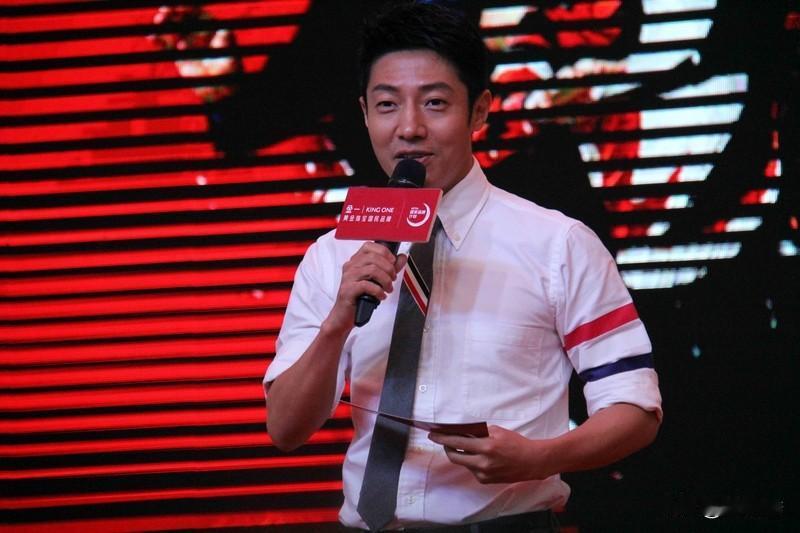 撒贝宁的幽默感是从何而来的撒老师自带智慧滤镜，到什么场合自动更新系统，我很佩服他