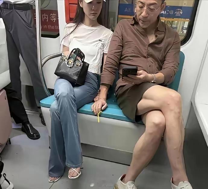 都这么有钱了还坐地铁 